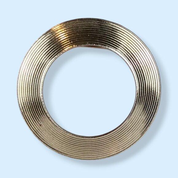 V. Metal Ring Cut Out Brooch - Picture 2 of 7